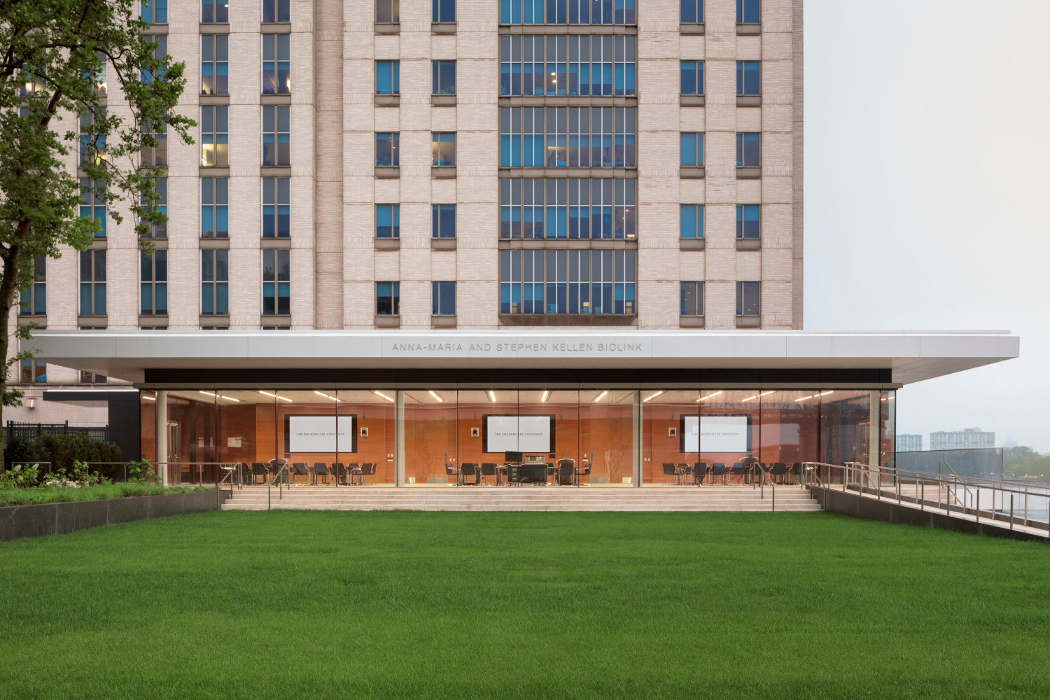 View from the Marie-Josée and Henry R. Kravis Research Building looking north towards the Anna-Maria and Stephen Kellen BioLink.